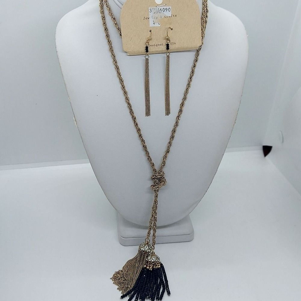 Nwt lariat tassel black crystal necklace with earrings